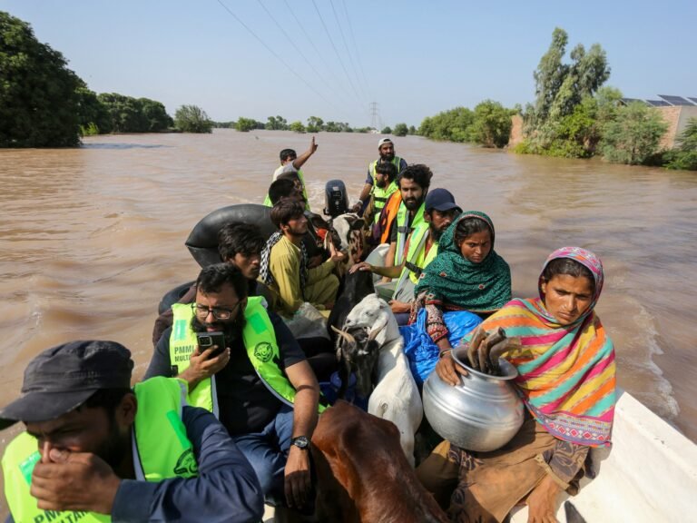 Overstromingsdreiging neemt toe door hevige regen in India en Pakistan