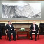 Poetin en Kim ontmoeten elkaar in Beijing; Kremlin ontkent complot tegen de VS