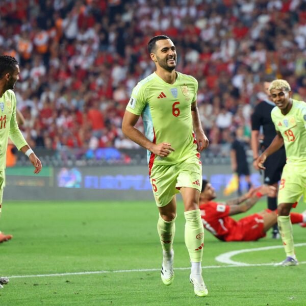 Spanje in topvorm in Turkije met Merino's hattrick in 6-0 overwinning
