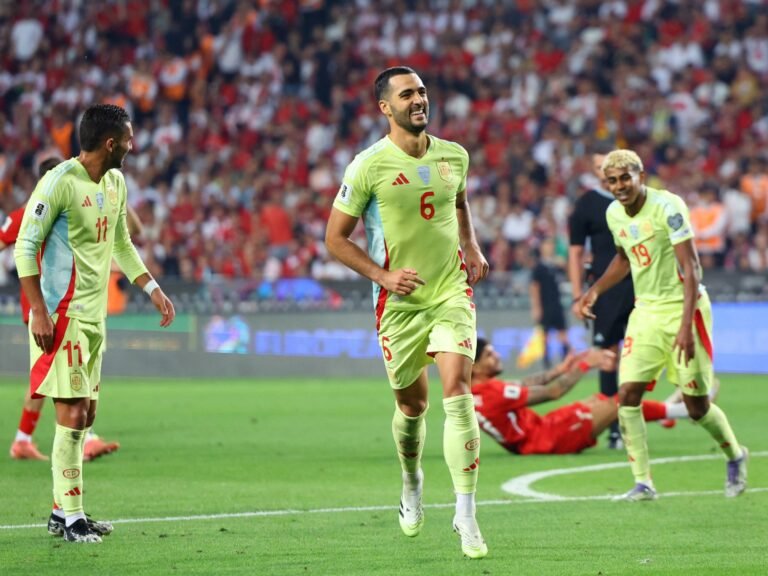 Spanje in topvorm in Turkije met Merino's hattrick in 6-0 overwinning