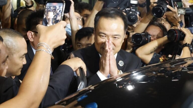 Thailand's nieuwe premier benoemt veteranen in kabinet om vertrouwen te herstellen