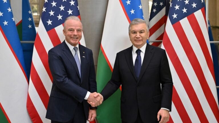 Trump prijst 'geweldige deal' bij aankoop van Boeing Dreamliners door Oezbekistan