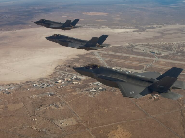 VS Overweegt Aanvallen op Cartels in Venezuela, F-35 Jachtvliegtuigen Ingezet