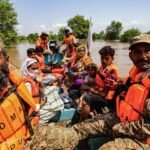 Vijf doden bij omgeslagen reddingsboot tijdens overstromingen in Pakistan