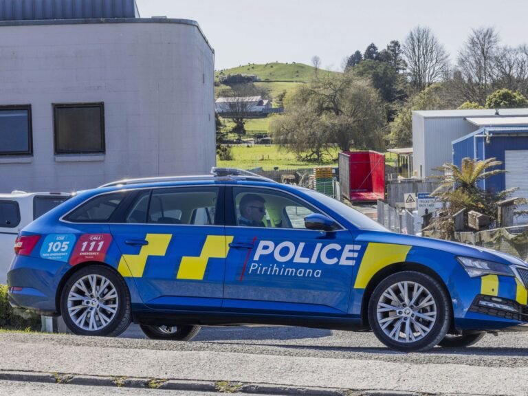 Vluchtige vader uit Nieuw-Zeeland, Tom Phillips, door politie gedood, zeggen autoriteiten