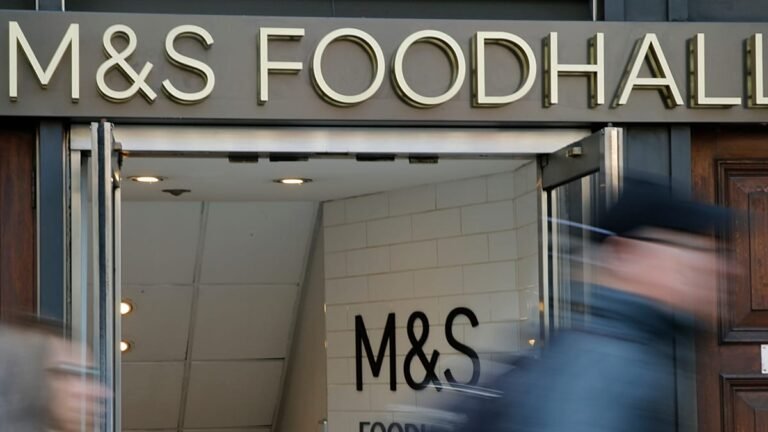 Cyberaanval op Marks & Spencer vermindert winst met meer dan de helft