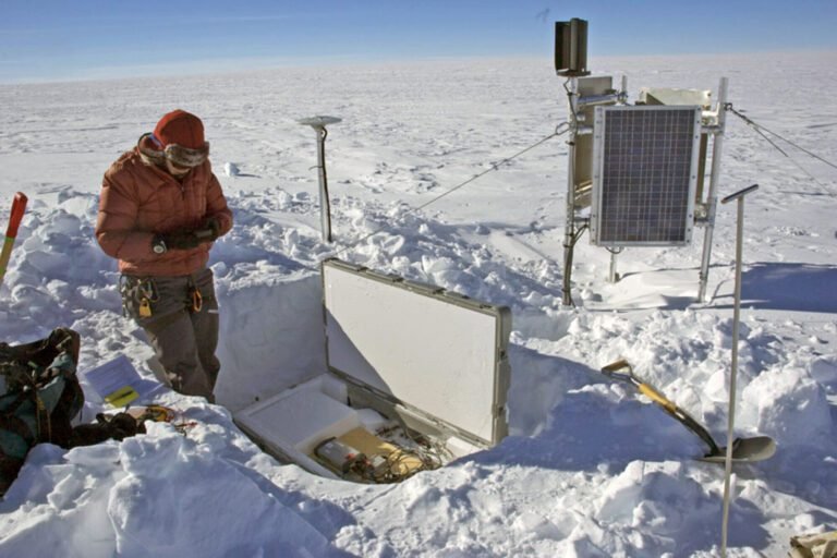 Massale afkalvingen van de Helheimgletsjer vertonen onverwacht gedrag