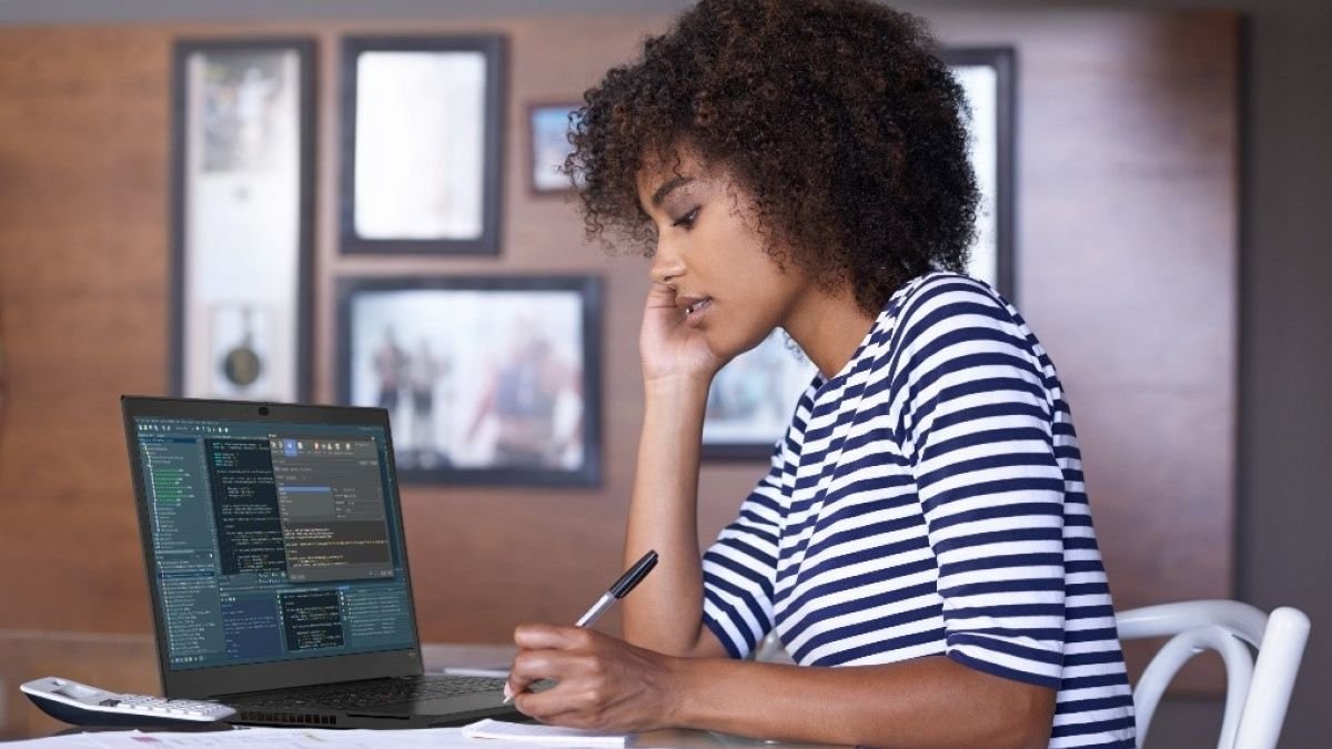 Op afstand en hybride werken kan werkgelegenheid stimuleren, volgens rapport van het Britse parlement