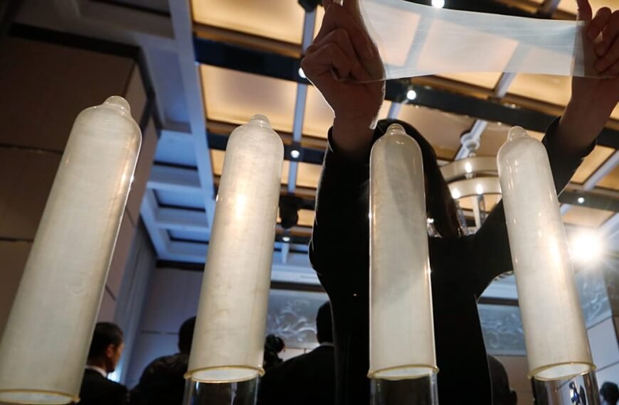 China introduceert voor het eerst in 30 jaar belasting op condooms te midden van verergerende demografische crisis