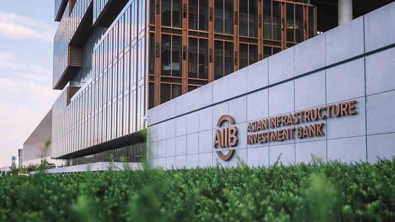 AIIB viert tiende verjaardag met mijlpaal in ontwikkelingsfinanciering