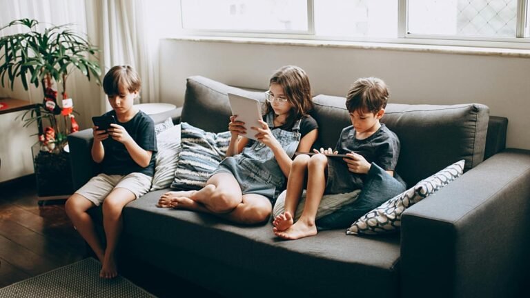 Australië's sociale media verbod voor onder-16-jarigen: Hoe kinderen al manieren vinden om het te omzeilen