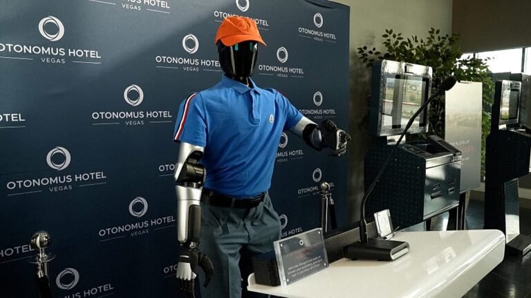 Maak kennis met Oto: de robotconciërge die gasten verwelkomt in een AI-gestuurd hotel in Las Vegas