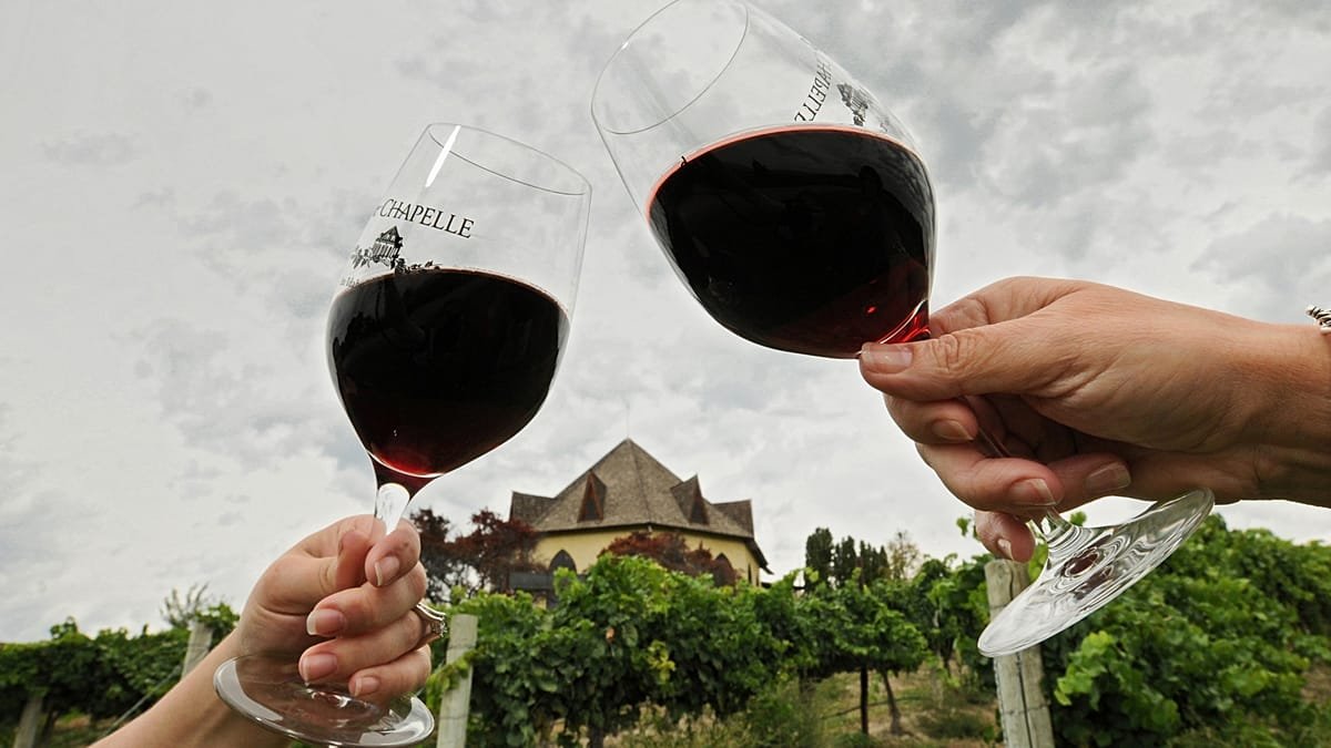 Trump Dreigt Met 200% Tarief Op Franse Wijn, Leaks Tekstuitwisseling Met Macron