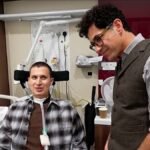 Verlamde Britse student bedient computer met gedachten dankzij Elon Musk's Neuralink-breinimplantaat