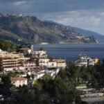  burgemeester van Taormina roept op tot spoedmaatregelen na stormschade van €1 miljard in Sicilië