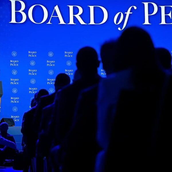 Azerbeidzjan sluit zich aan bij door Trump gesteunde vredescommissie om wereldwijde profilering te vergroten