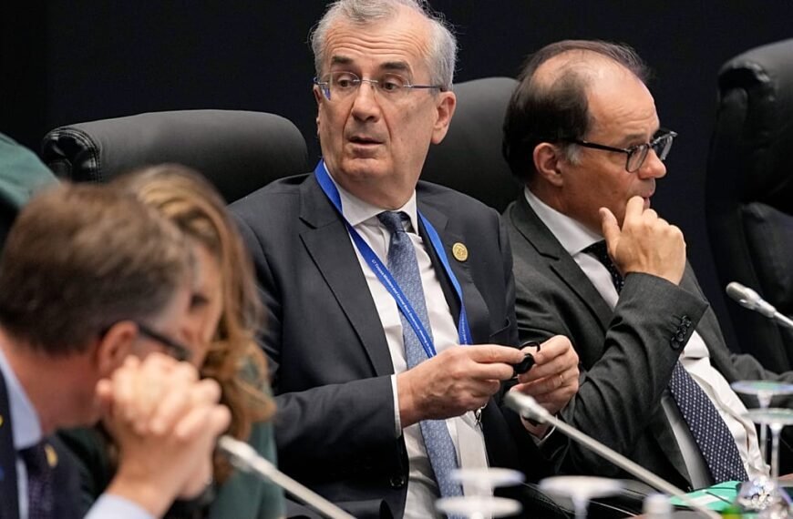 Franse centrale bankpresident treedt af en laat Macron de opvolger kiezen