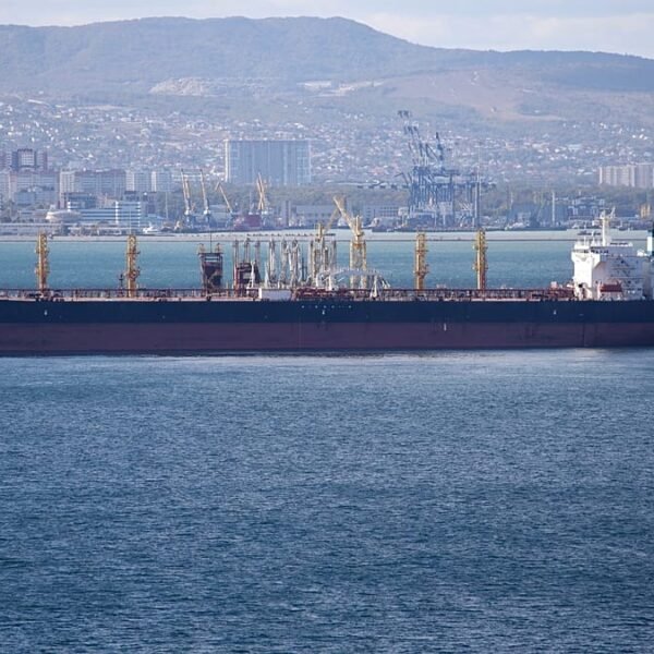 Russische olie-inkomsten dalen door sancties, met negatieve impact op de economie