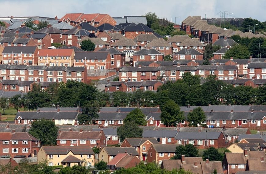 Vastgoedgeprijzen in het VK blijven stabiel – Is het nu echt een goed moment om&hellip;