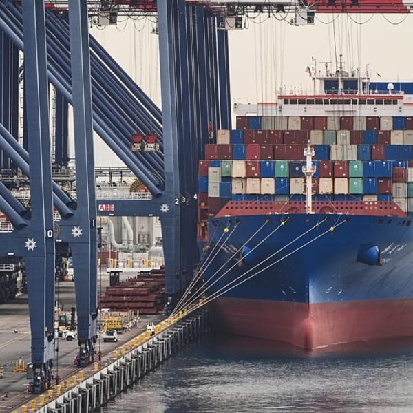 Democraten Waarschuwen: Trump-tarieven Kunnen Amerikaanse Huishoudens Meer dan $2.500 Kosten