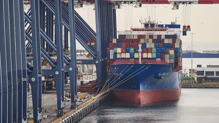 Democraten Waarschuwen: Trump-tarieven Kunnen Amerikaanse Huishoudens Meer dan $2.500 Kosten