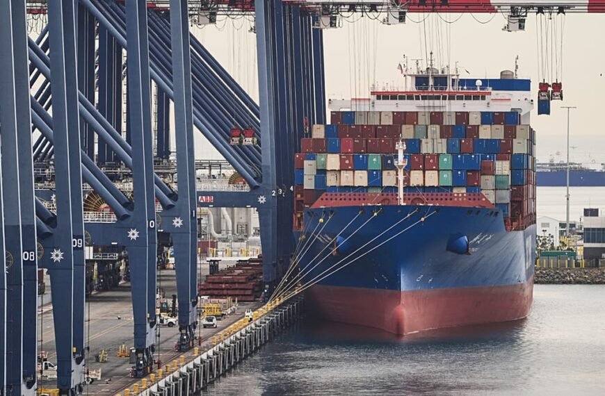 Democraten Waarschuwen: Trump-tarieven Kunnen Amerikaanse Huishoudens Meer dan $2.500 Kosten