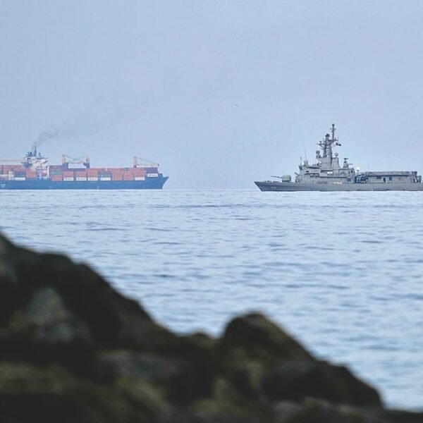 Europa en Japan bereid om Hormuz te beveiligen nu tankerverkeer selectief hervat