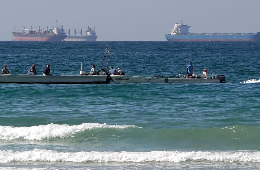 Opnieuw olietanker getroffen door droneboot te Midden-Oosten: Spanningen in Straat van Hormuz nemen toe