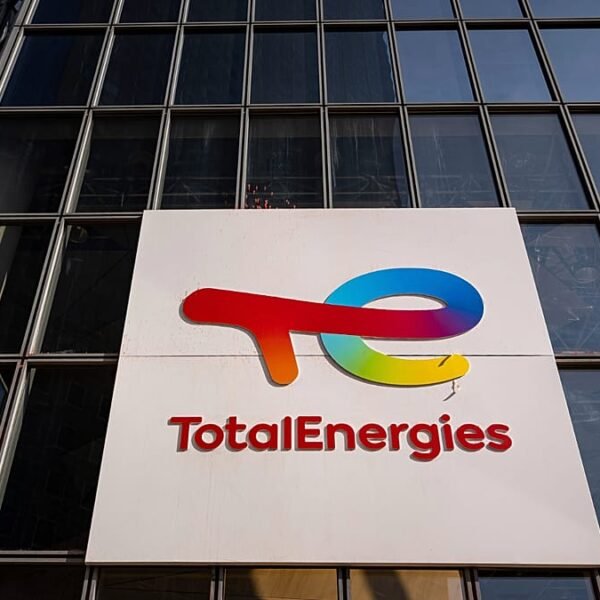 TotalEnergies Behaalt $1 Miljard Winst Door Investeringen in Midden-Oosten Olie Ondanks Oorlogsverstoringen