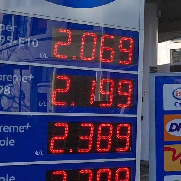 Brandstofprijzen in Europa voor en na de Iran-oorlog: Waar stegen ze het meest?