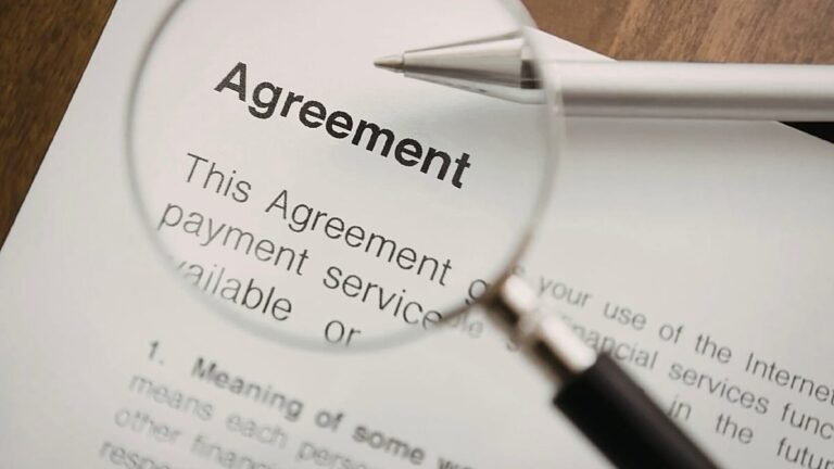 De Kleine Lettertjes van Sociale Media Beperken Mogelijk het Recht van Gebruikers om te Klagen