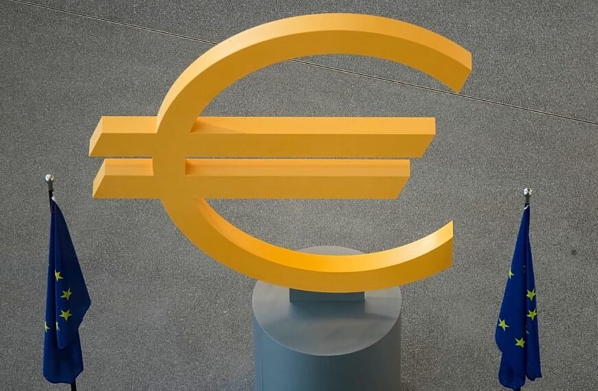 ECB Handhaaft Rente op 2% Te midden van Stijgende Inflatie en Vertraging van de Groei in de Eurozone