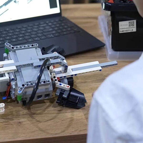 Humanoïde Robots Inspireren Een Nieuwe Generatie om Machines te Creëren