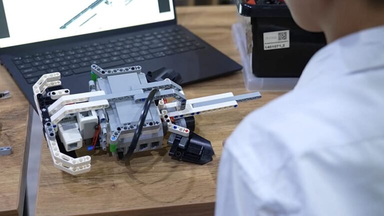 Humanoïde Robots Inspireren Een Nieuwe Generatie om Machines te Creëren