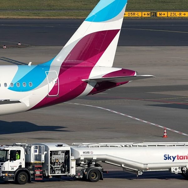 Luchthavenraad waarschuwt: Sluiting van Hormuz brengt grote risico’s op brandstoftekorten met zich mee