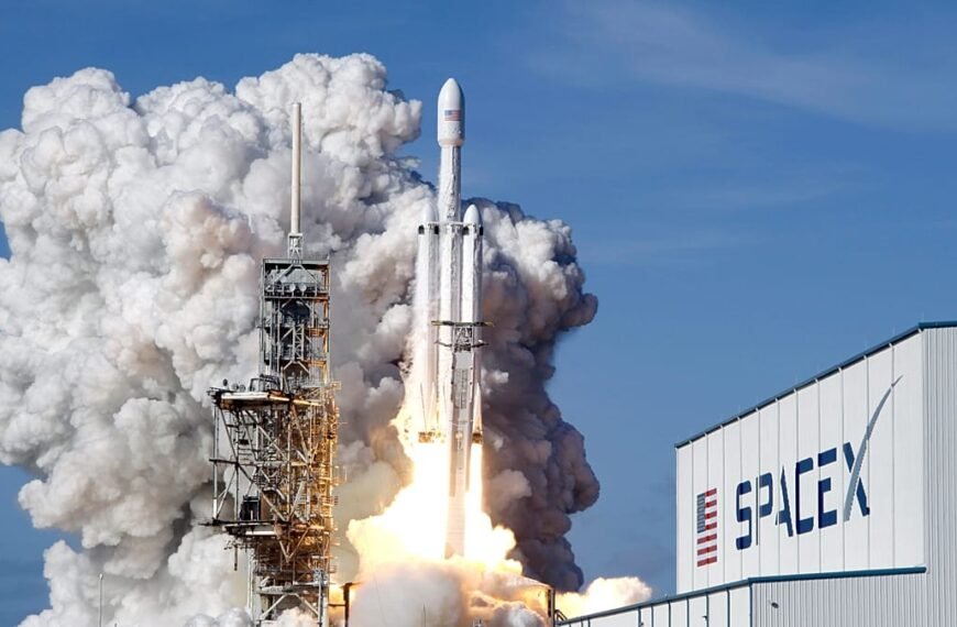 Musk's Weg naar $1 Trillion: SpaceX Dien Voorbereidingen voor IPO, Volgens Rapporten
