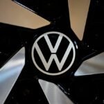 Volkswagen-winst daalt terwijl autofabrikant verdere kostenbesparingen aankondigt