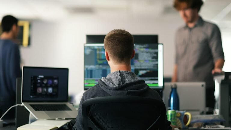 AI Biedoorlogen: Het Talent dat Rijk Wordt Terwijl Grote Techbedrijven Strijden