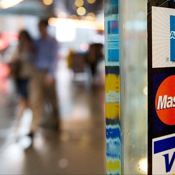 Europa neemt maatregelen tegen de macht van Visa en Mastercard – maar niet iedereen is&hellip;