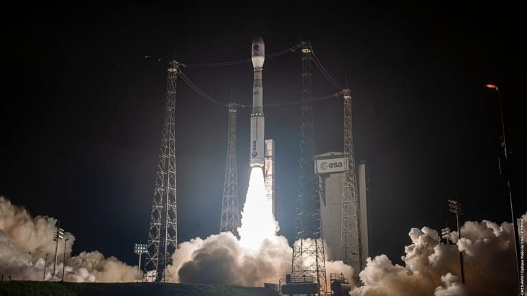 Gezamenlijke ESA–China-missie start met het in kaart brengen van het beschermende magnetische veld van de aarde
