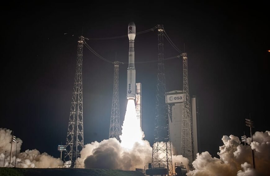 Gezamenlijke ESA–China-missie start met het in kaart brengen van het beschermende magnetische veld van de&hellip;