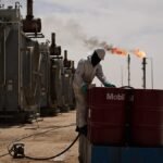 Irak kondigt grote olieontdekking nabij de Saudische grens aan te midden van de Hormuz-crisis