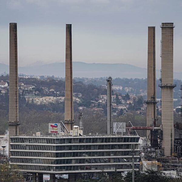 Stijgende energiewinsten hernieuwen oproepen voor een belasting op onverwachte winsten in heel Europa