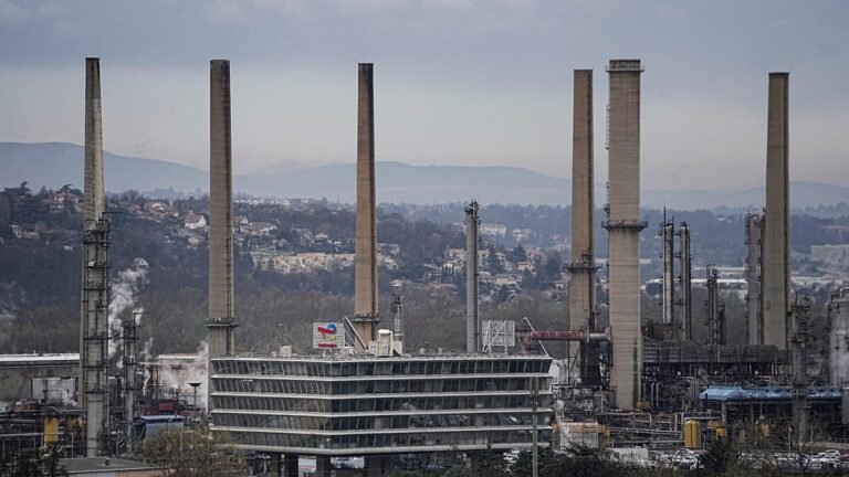 Stijgende energiewinsten hernieuwen oproepen voor een belasting op onverwachte winsten in heel Europa